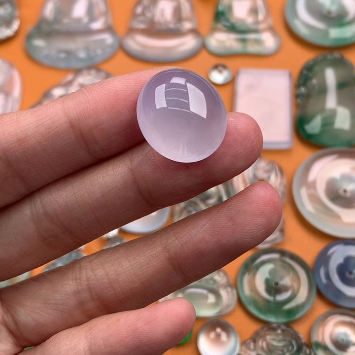 翡翠挂件未镶嵌…..