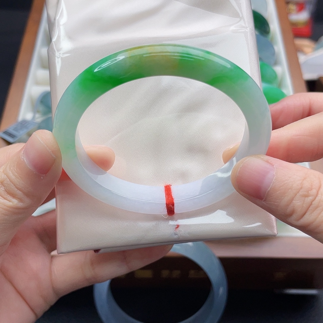 翡翠未镶嵌手镯52.8贵妃黄加绿