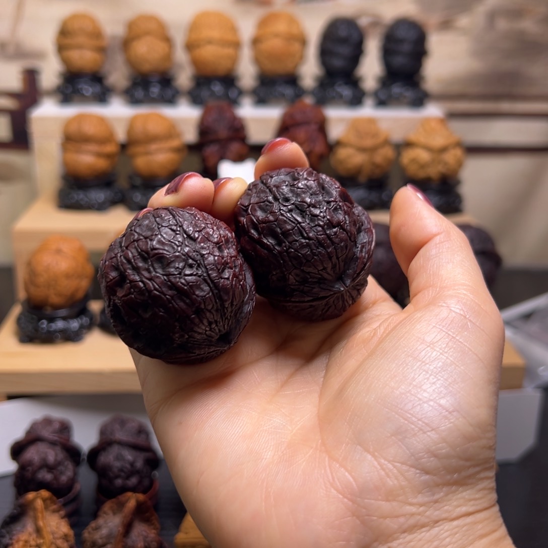 文玩核桃把件地闷金丝绣球40H