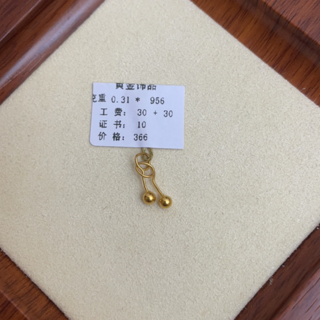 克重0.31  豆豆耳钉  足金999