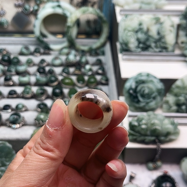 蛇纹石玉戒指未镶嵌