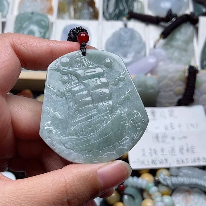 翡翠颈饰未镶嵌翡翠