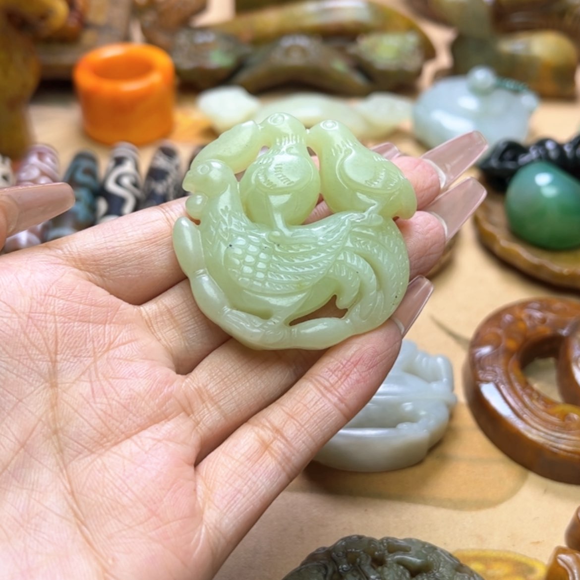 【闪购商品】蛇纹石玉颈饰未镶嵌