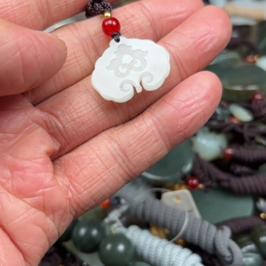 和田玉吊坠未镶嵌