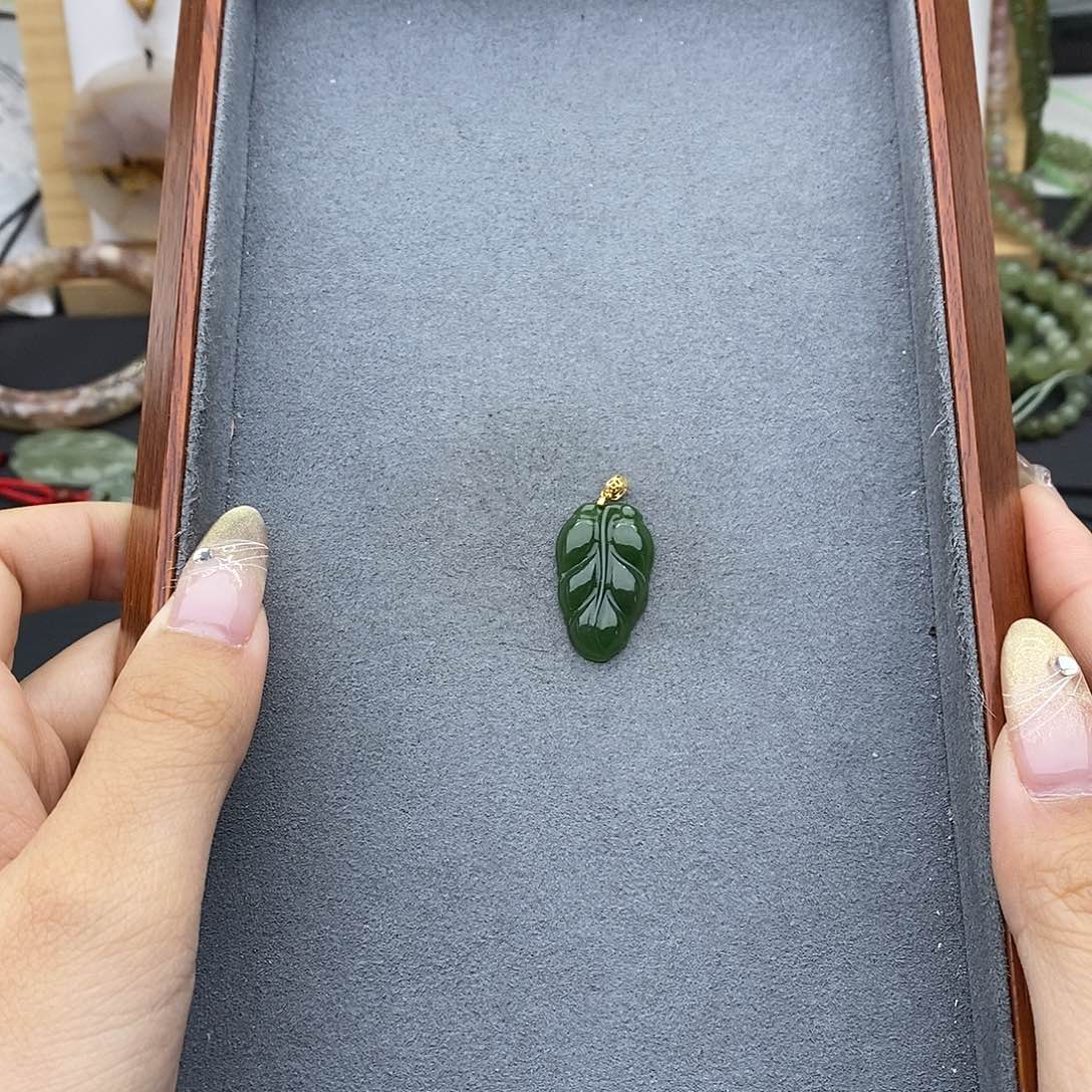 和田玉吊坠(不含链)18K金镶嵌