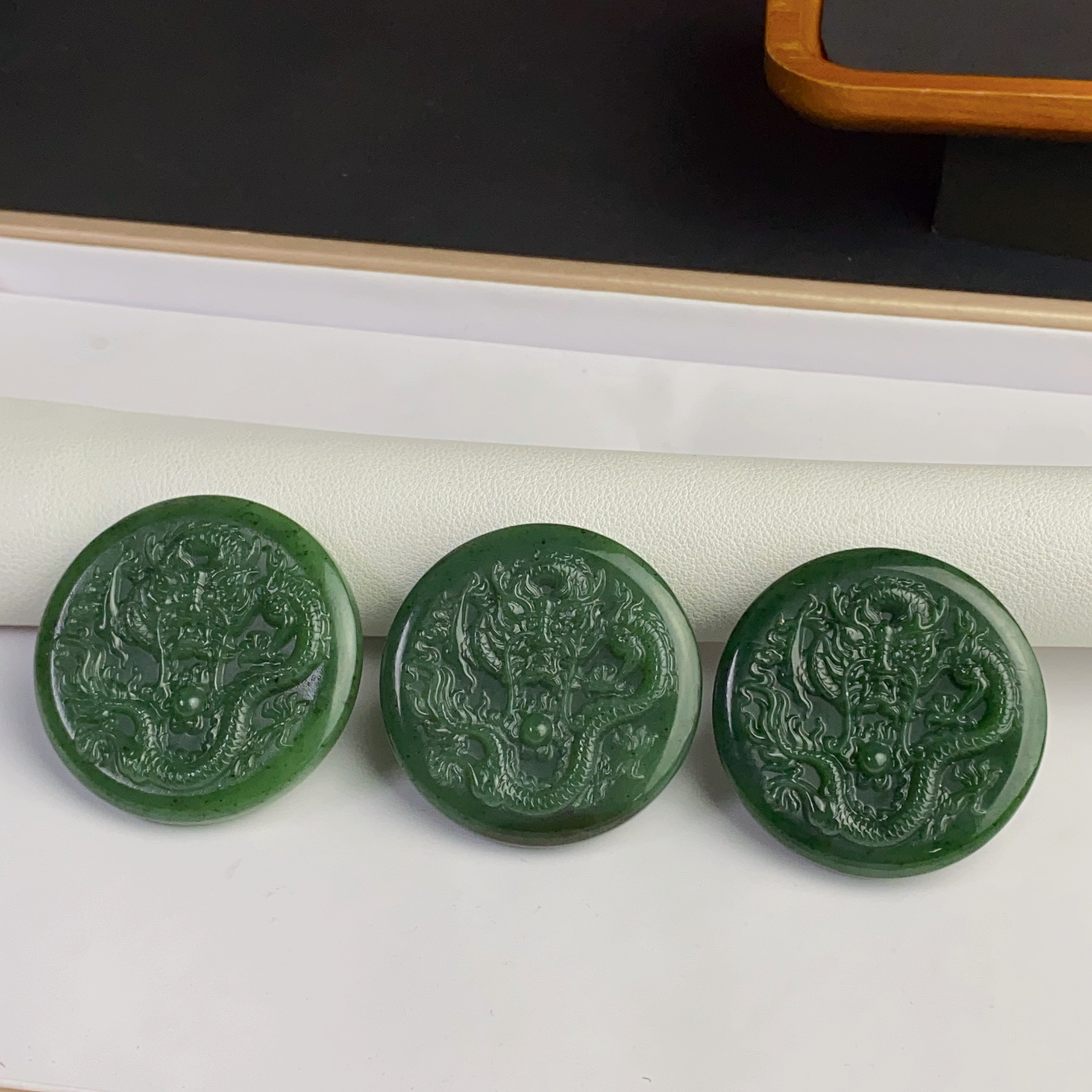 2003/ 和田玉圆形龙牌吊坠精美百搭/多样性发/一件