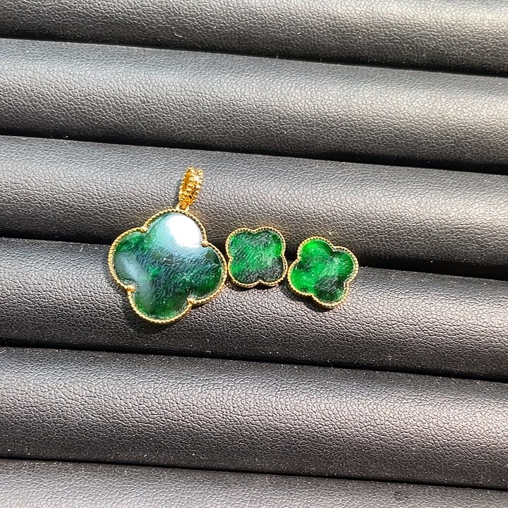 纪***店翡翠18K金镶嵌耳饰四叶草