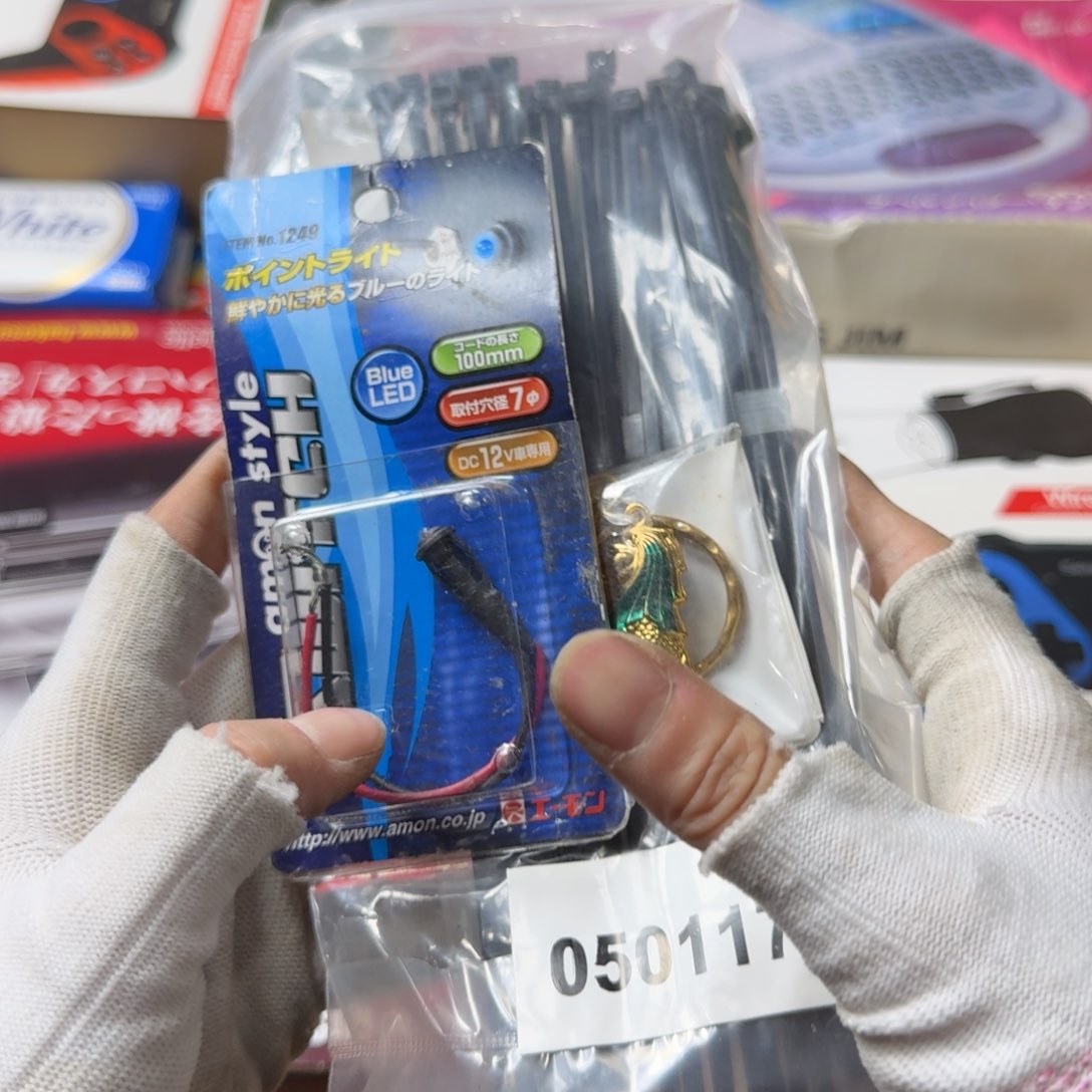笑**鸳中古商品，瑕疵品，不保好坏。911