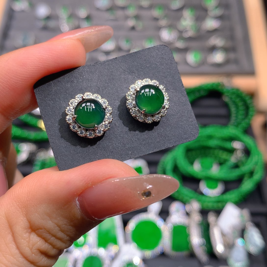 翡翠耳饰未镶嵌天然