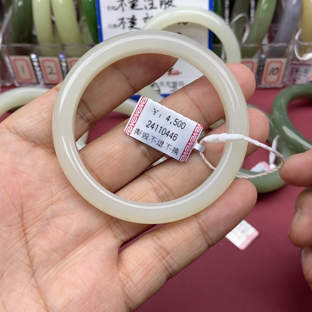 和田玉手镯未镶嵌惠