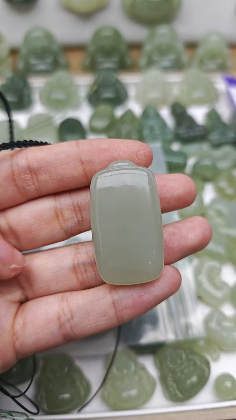 和田玉无事牌吊坠