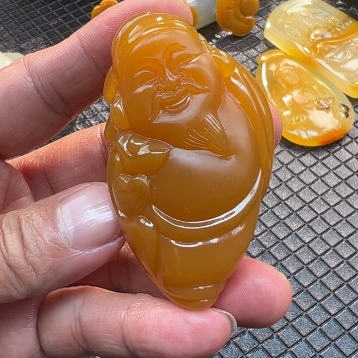 石英质玉（黄龙玉）颈饰未镶嵌