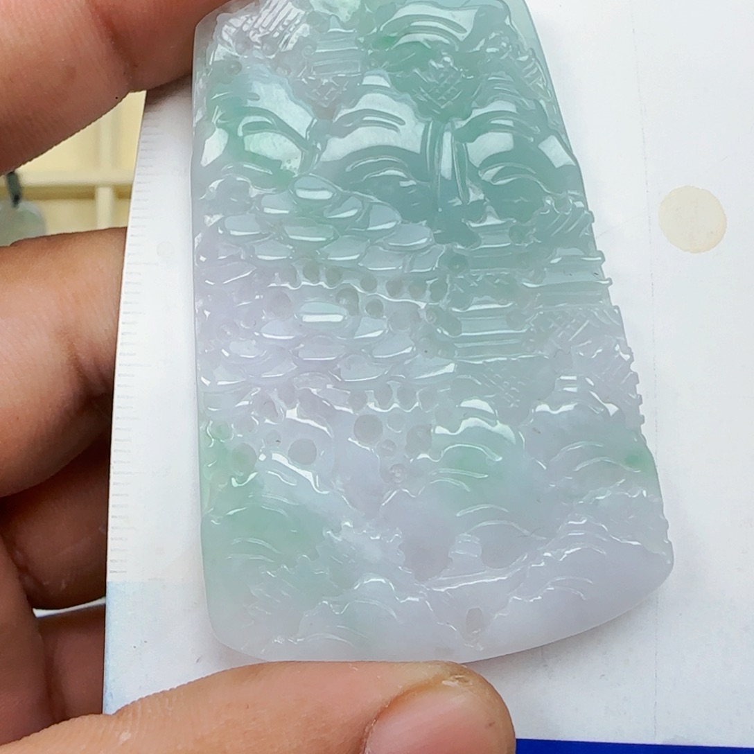 翡翠未镶嵌颈饰，