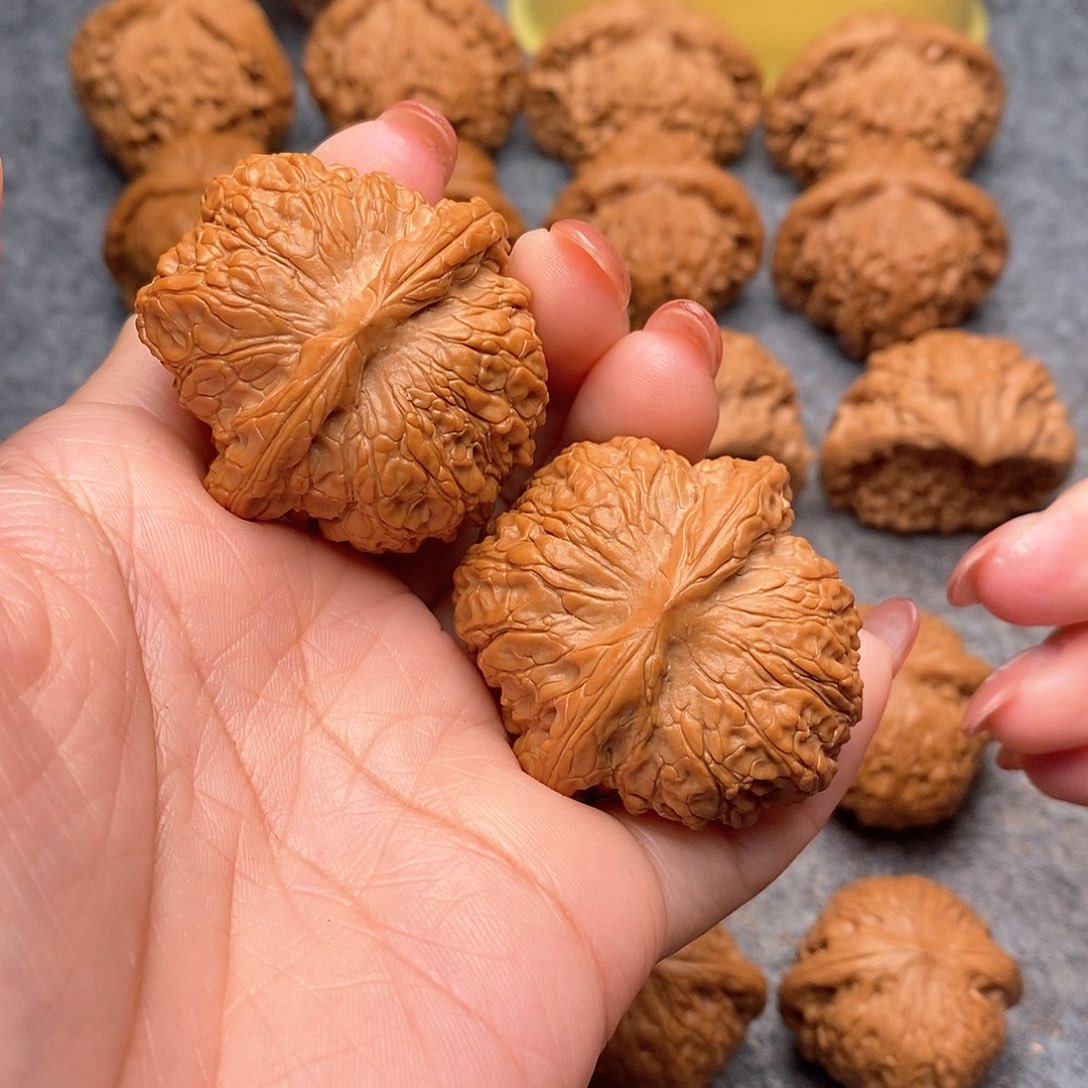 文玩核桃把件丶*丶精品血麒麟42+全品