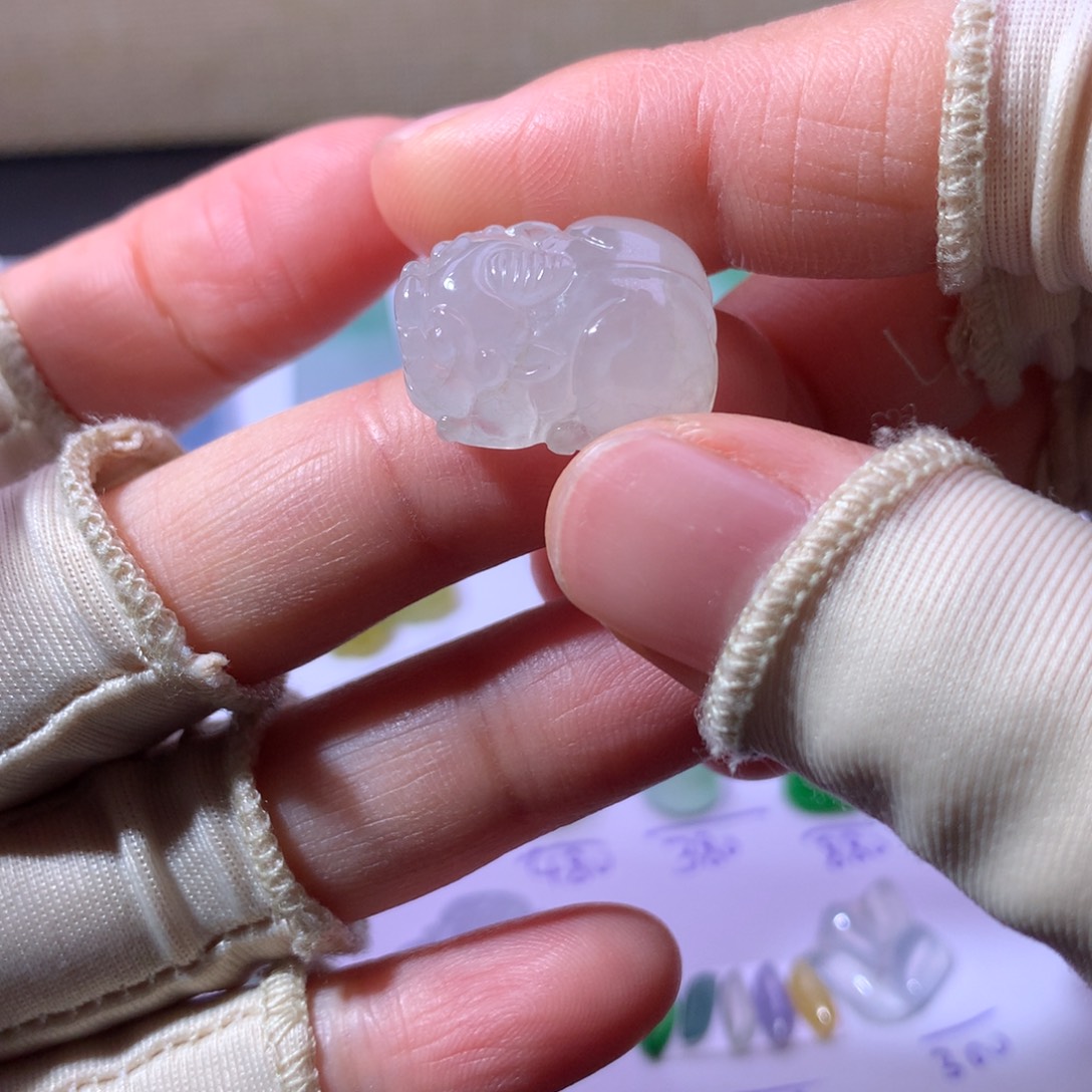 翡翠未镶嵌耳饰貔貅