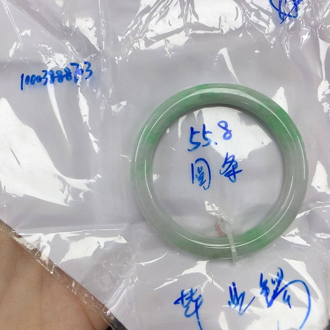 翡翠手镯未镶嵌天然缅甸翡翠手镯