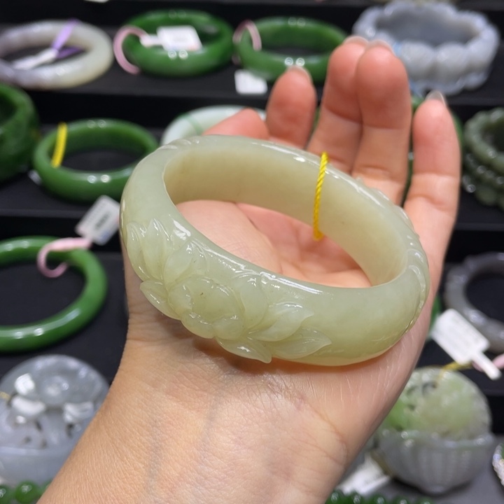 和田玉手镯555圈口 编号83贵妃镯未镶嵌