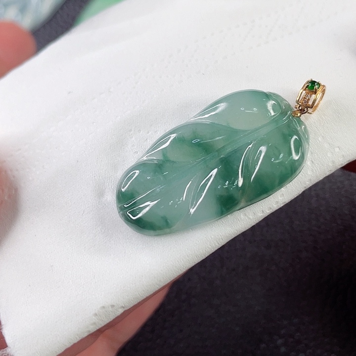 翡翠18K金镶嵌颈饰