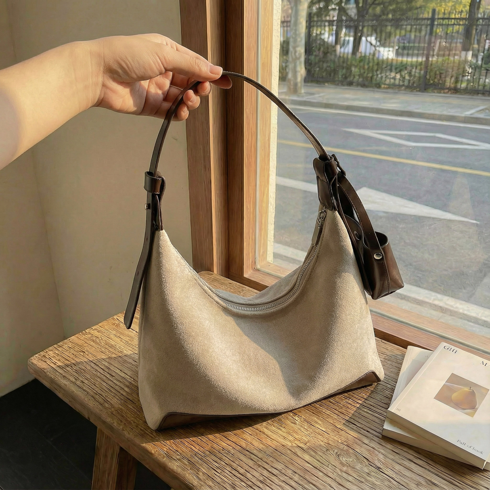 麂皮绒包包女式2025新款高级感小众设计手提包美式复古斜挎托特包