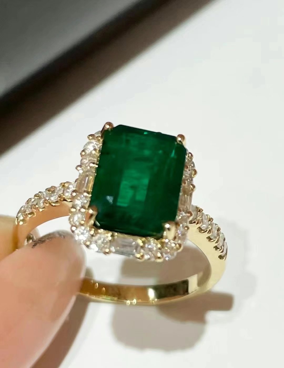 【贝贝优选】18K金镶嵌祖母绿戒指