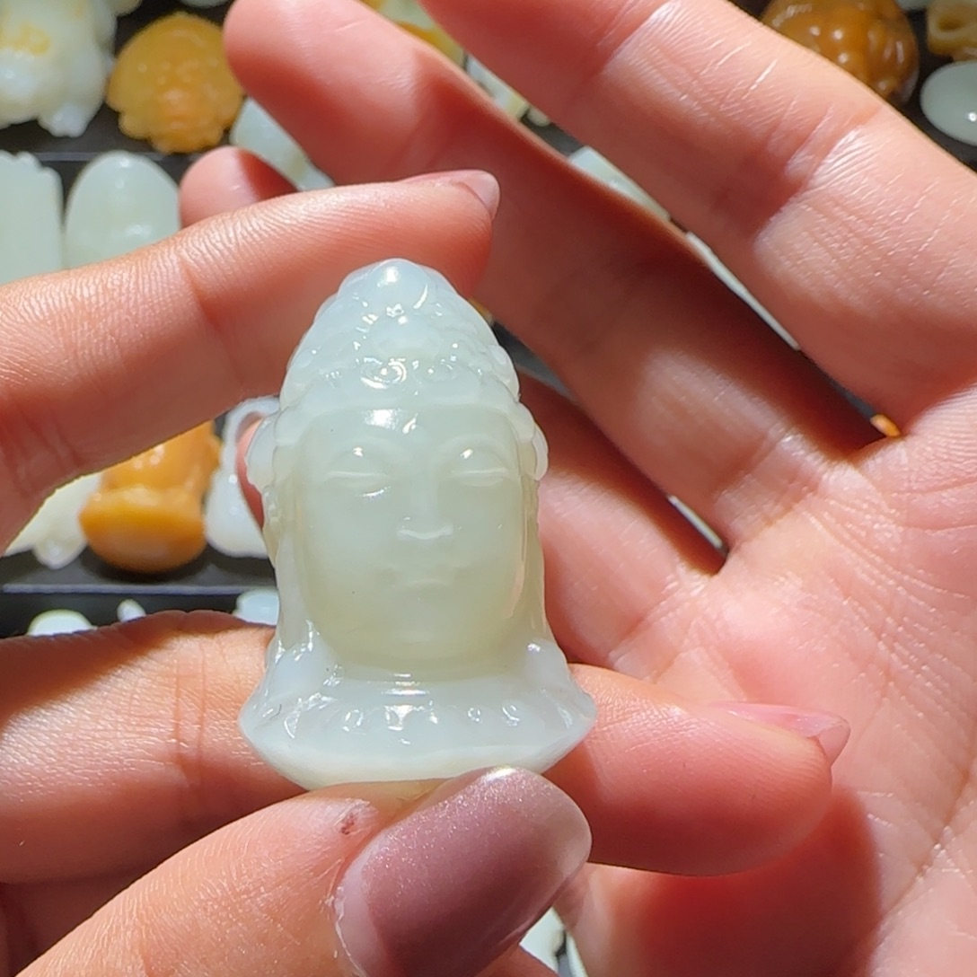 大***季和田玉未镶嵌颈饰