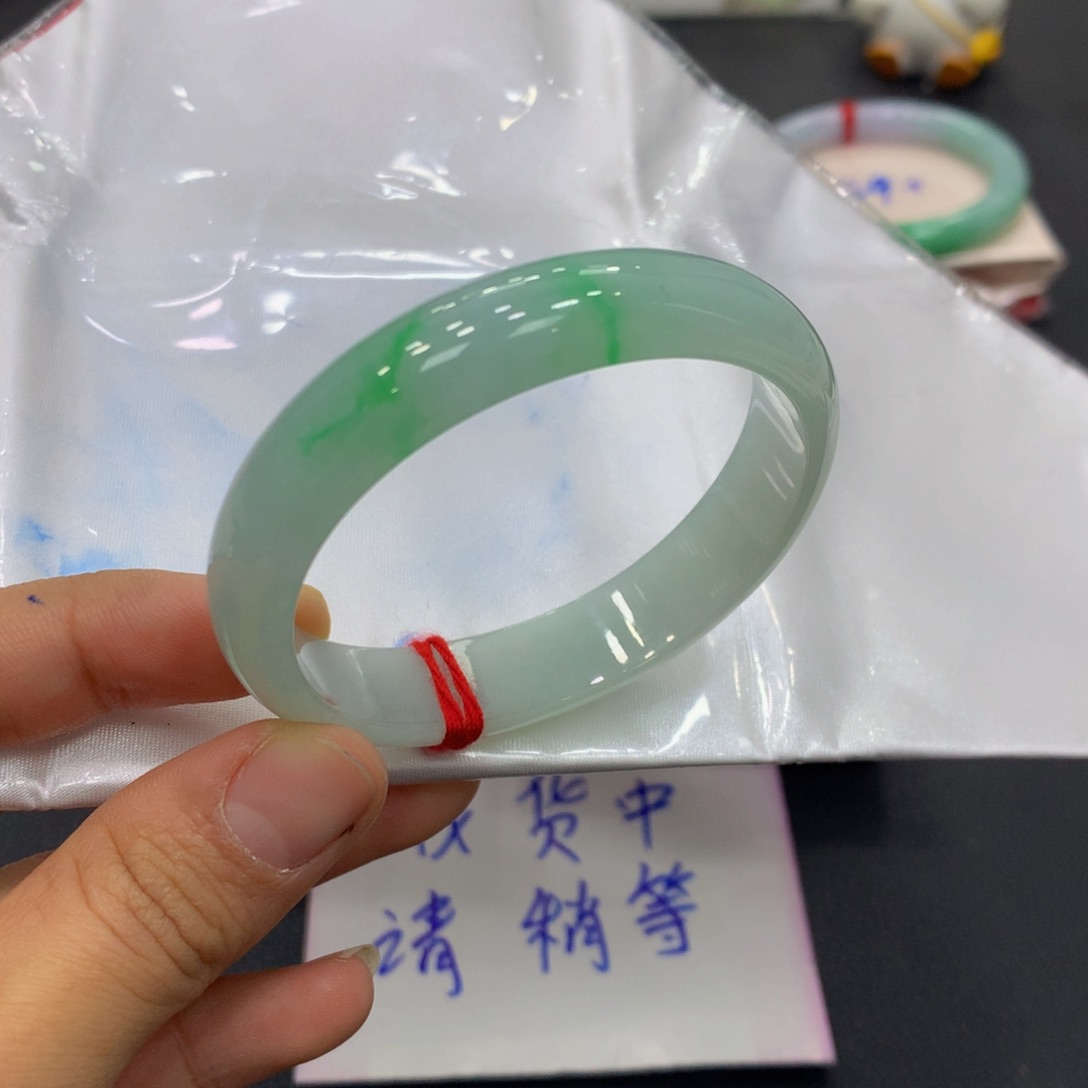 翡翠手镯未镶嵌大*喵翡翠