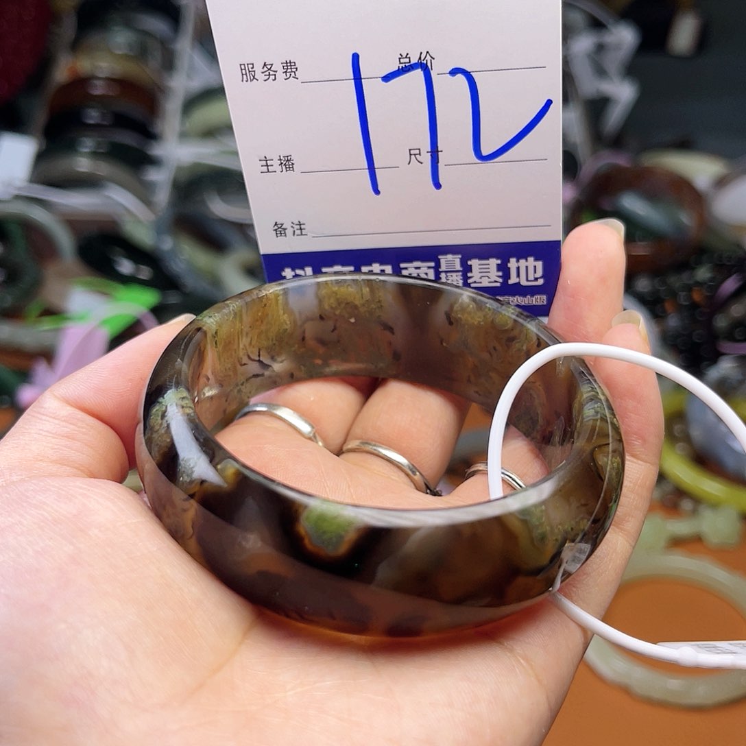 石英岩玉未镶嵌颈饰