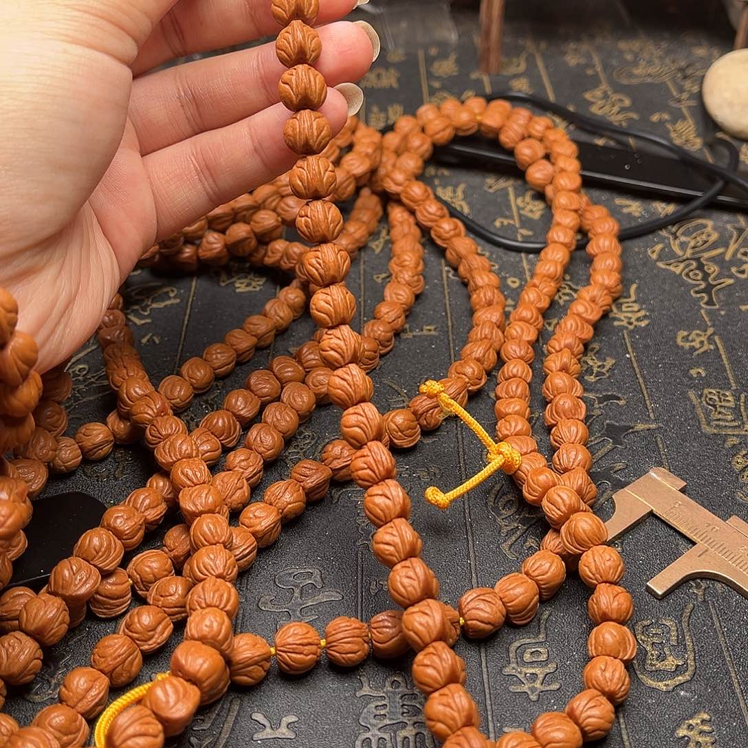 吊坠桃核玉龙薄挂