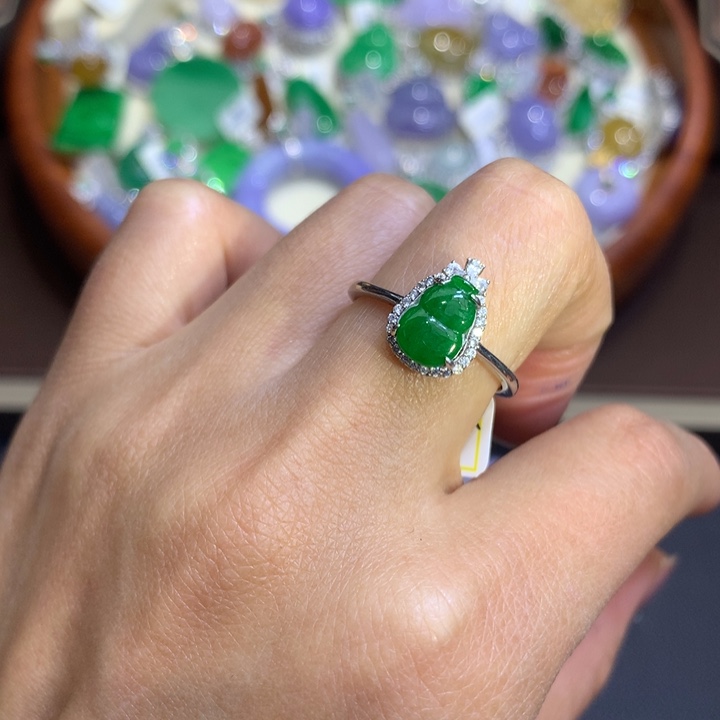 翡翠颈饰银S925镶嵌翡翠吊坠