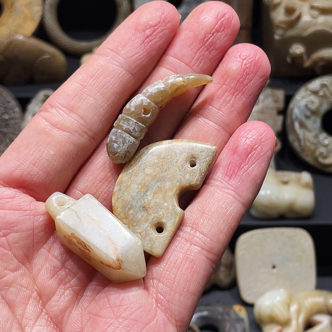 和田玉（糖玉）未镶嵌颈饰后****）