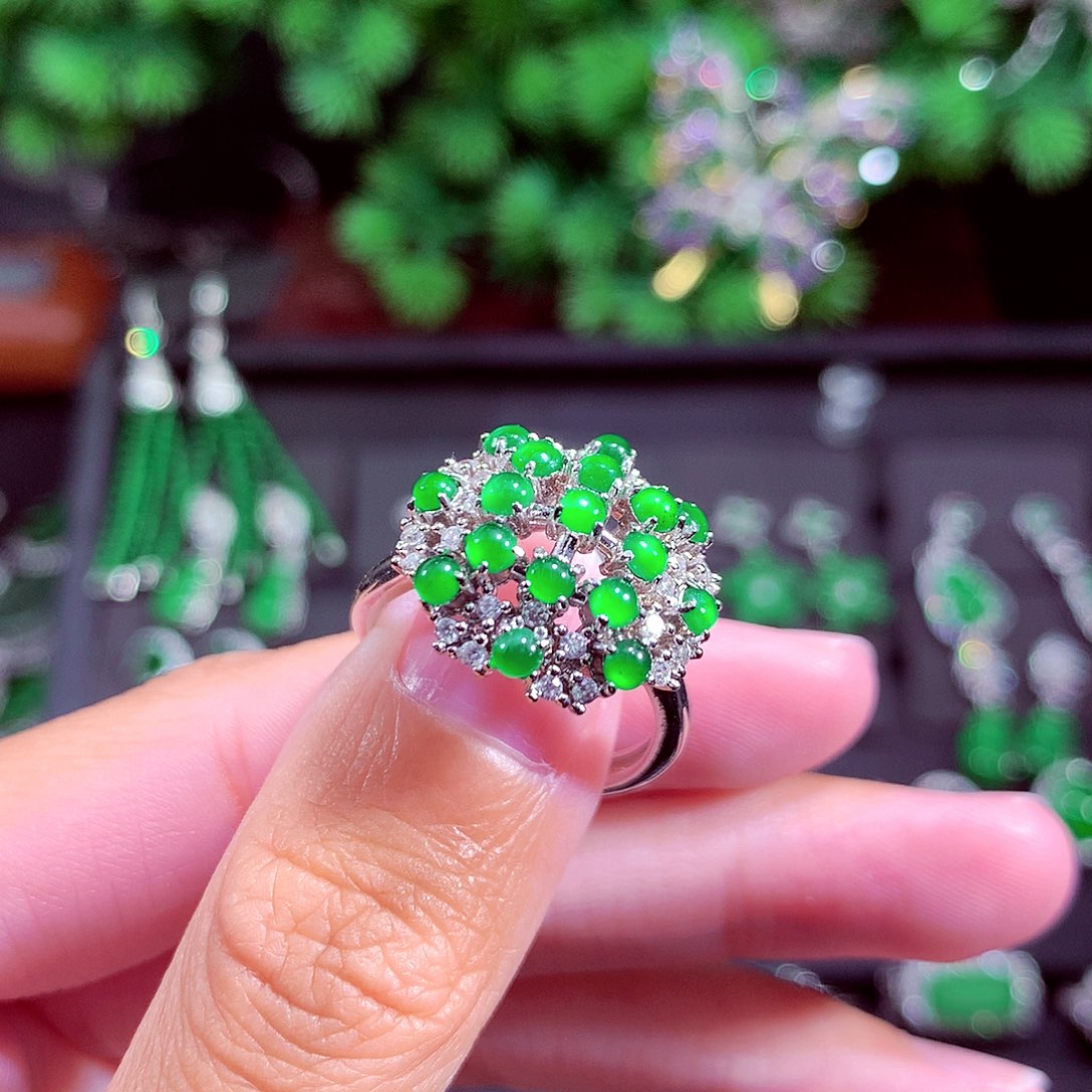 颈饰未镶嵌翡翠天然