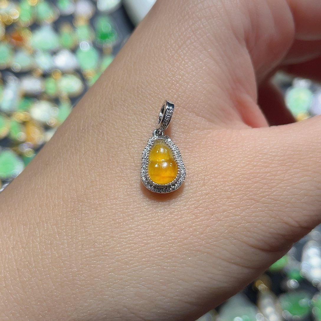 翡翠颈饰18K金镶嵌天然翡翠18kA货