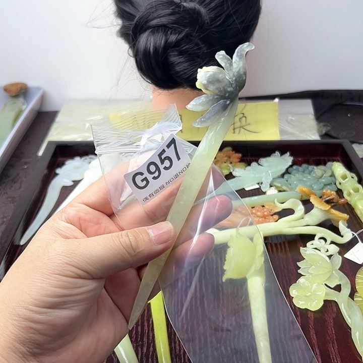 蛇纹石玉发饰合金木****姐