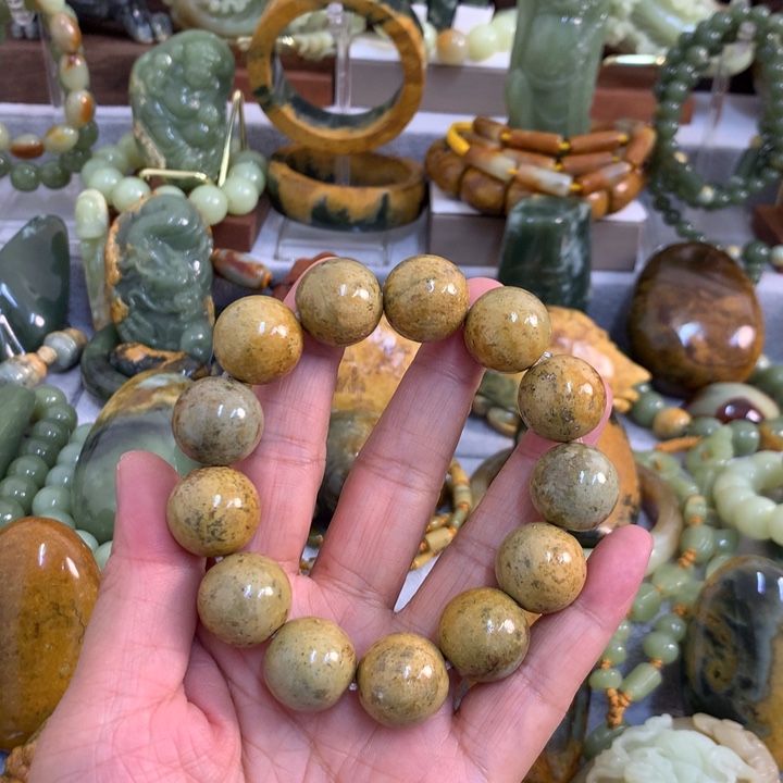 岫岩河磨玉（透闪石质玉）未镶嵌把件