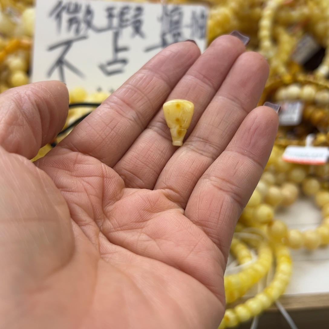 琥珀珠宝奇石未镶嵌