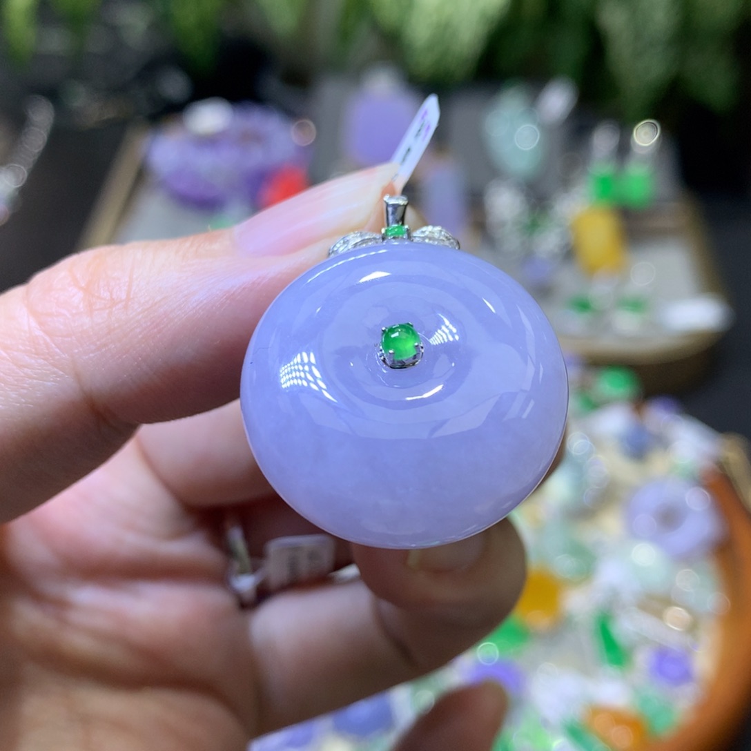 颈饰18K金镶嵌翡翠