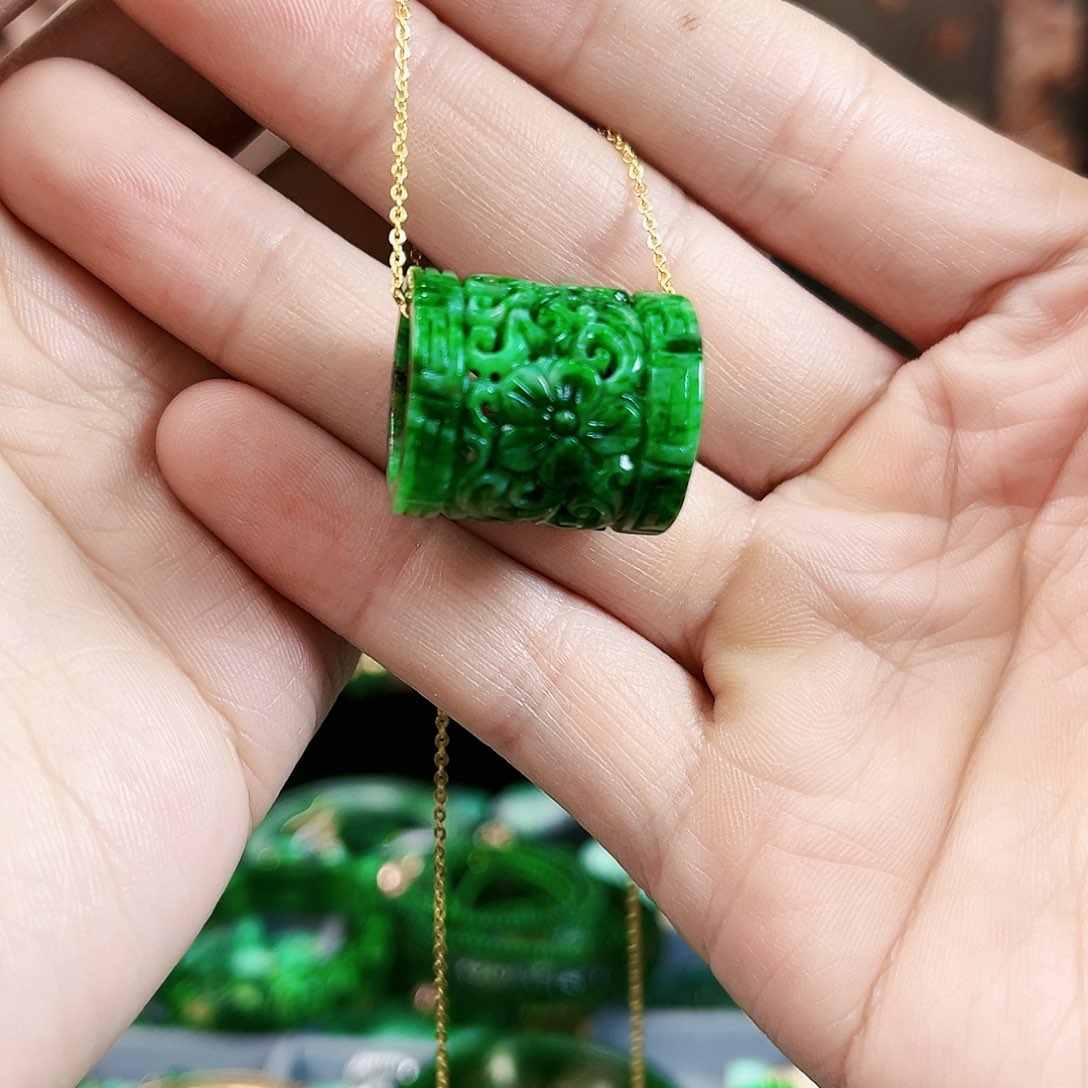 翡翠颈饰未镶嵌吊坠多样性