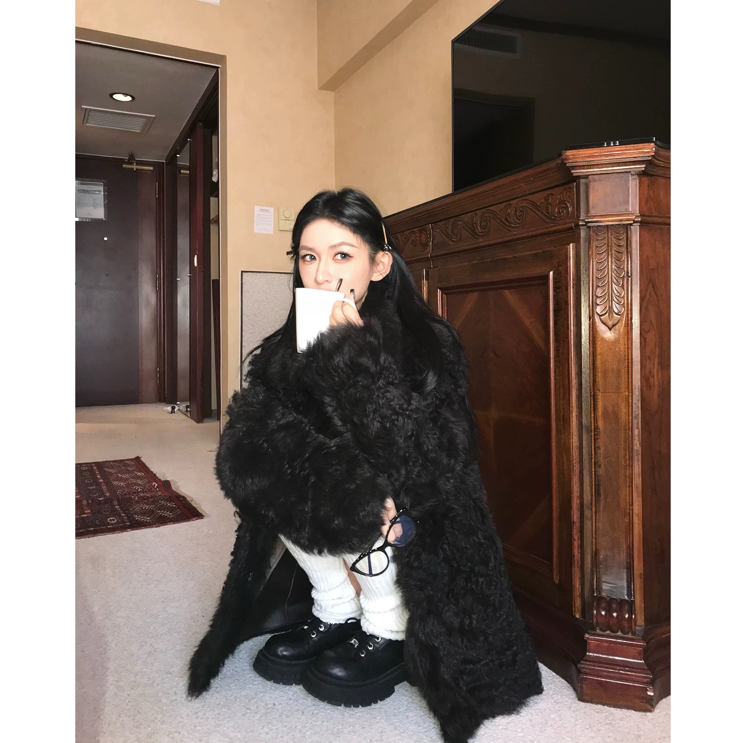 8819黑色冬季新款牛角扣托卡草草