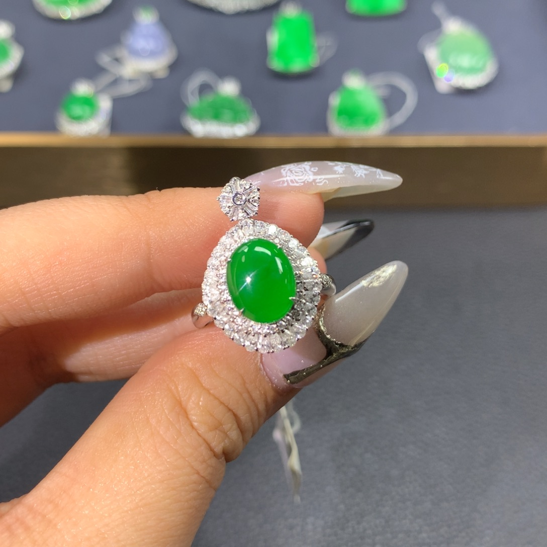 翡翠戒指18K金镶嵌翡翠