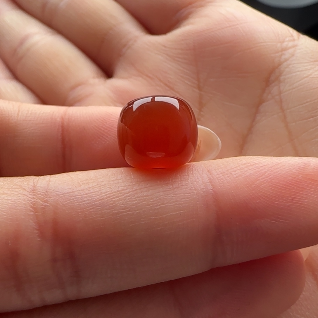 南红玛瑙未镶嵌老型10.9*9.5，孔边有马牙