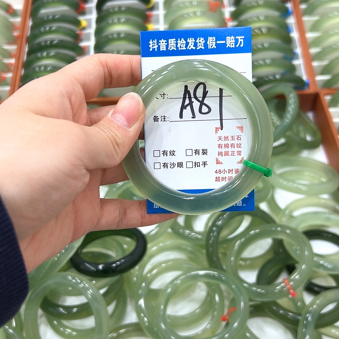 姗***呐蛇纹石玉未镶嵌手镯