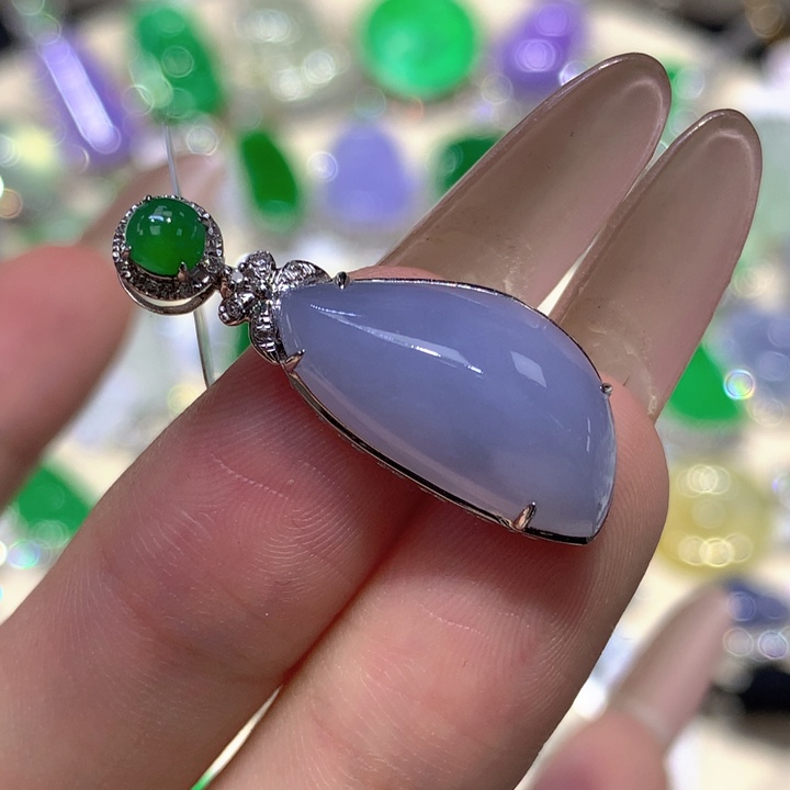 翡翠18K金镶嵌颈饰