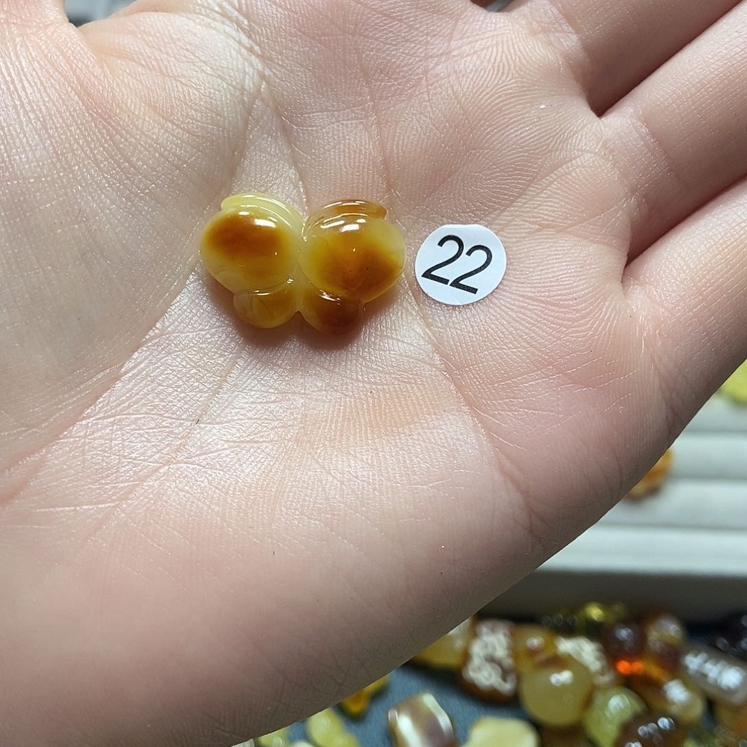 琥珀裸石未镶嵌默*，