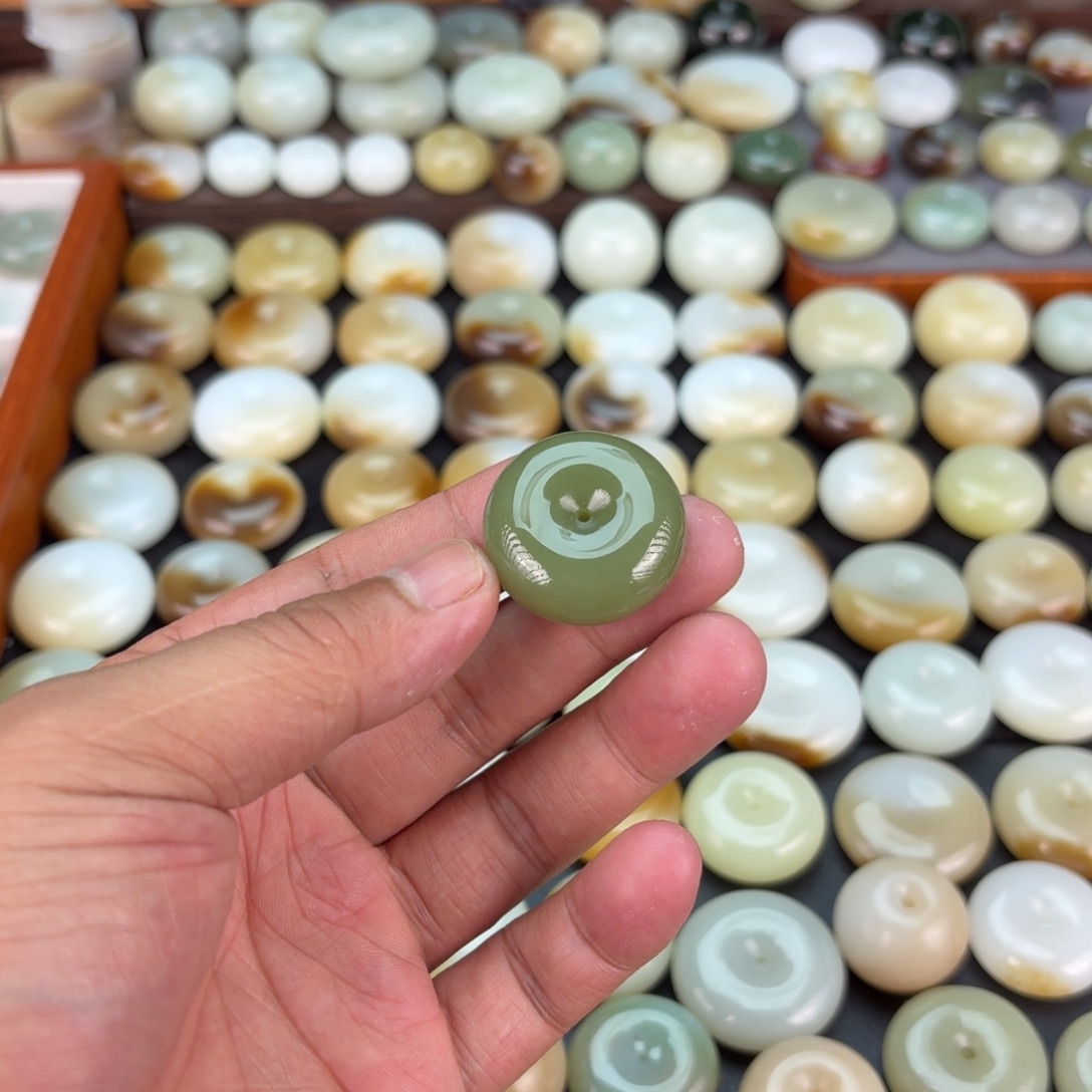 马****颈饰未镶嵌和田玉