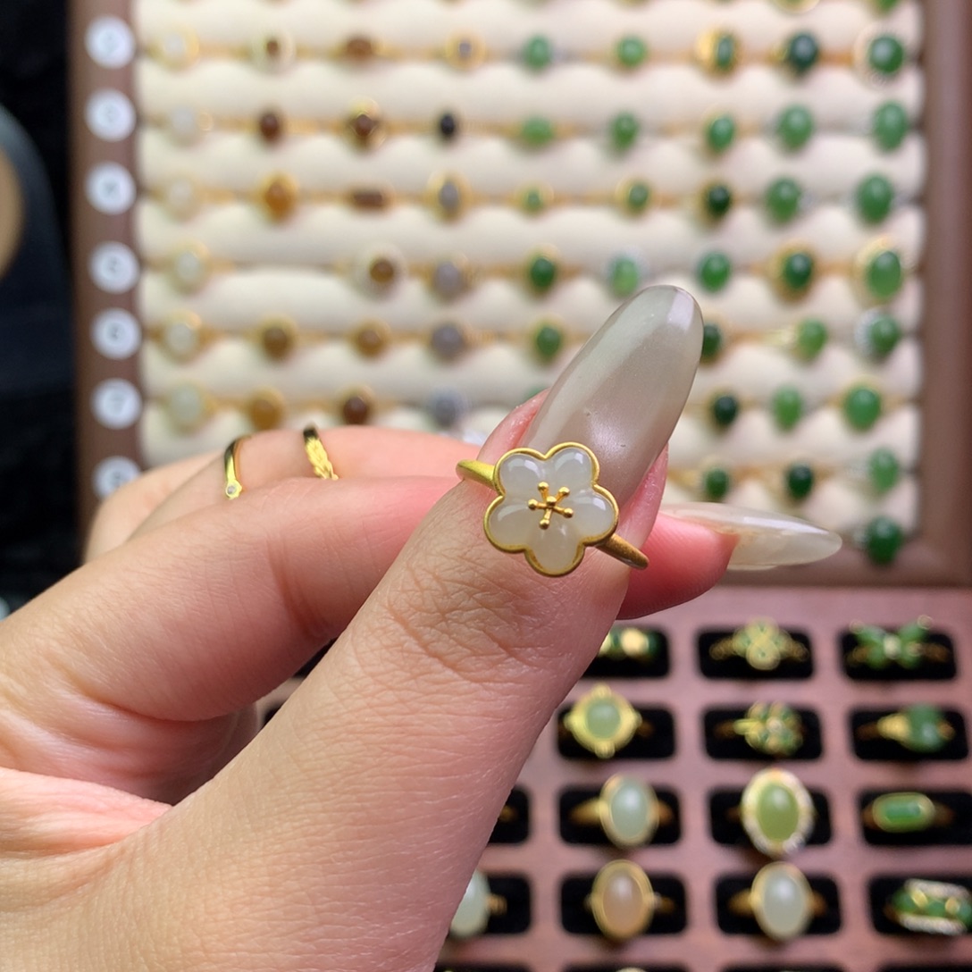 麦***糖和田玉银S925镶嵌戒指