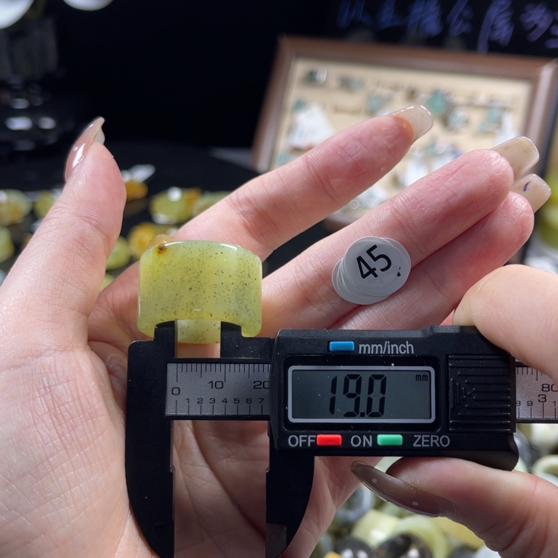 蛇纹石玉未镶嵌戒指