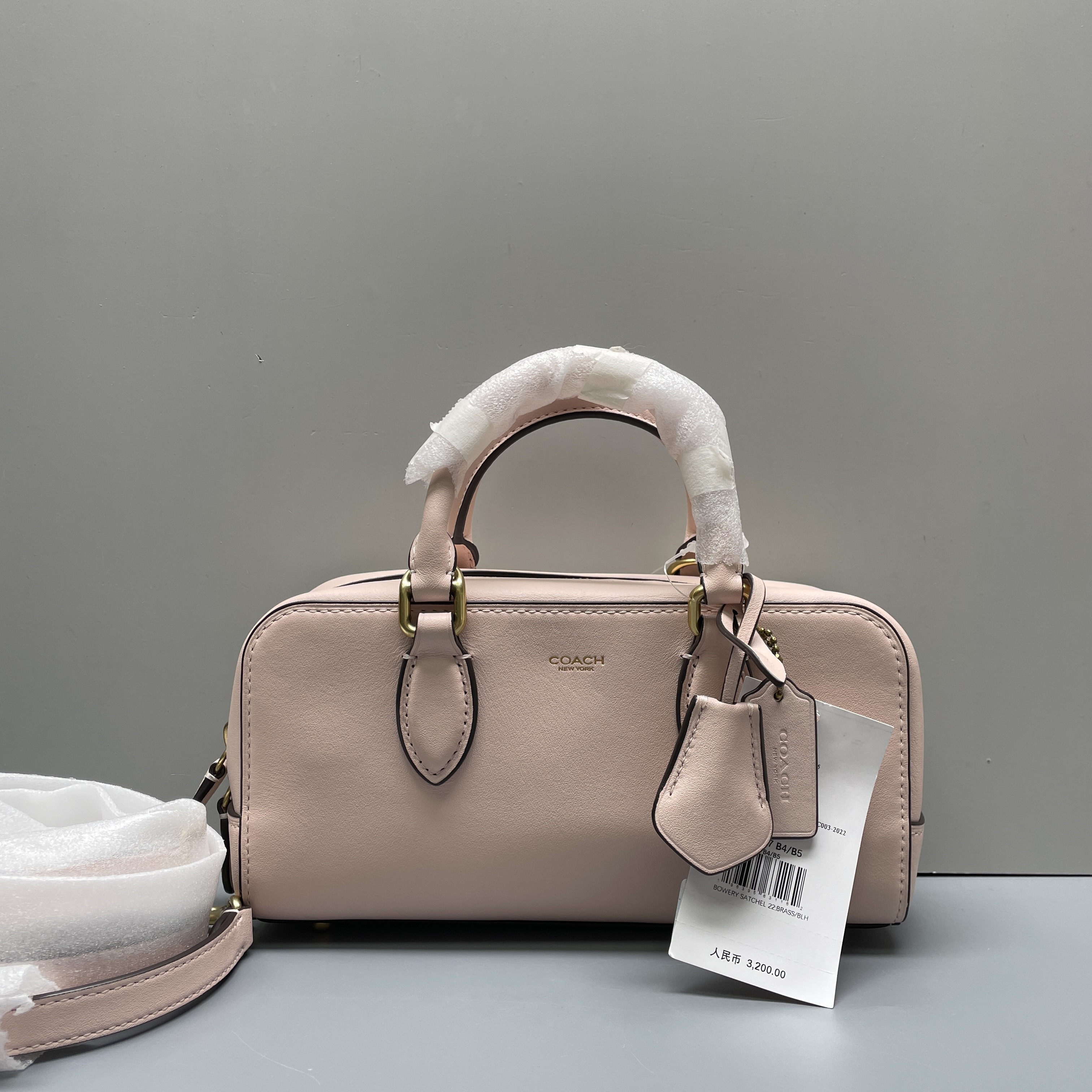 95新 COACH/蔻驰 小林/bowery22粉色保龄球包22*11*8cmC010304
