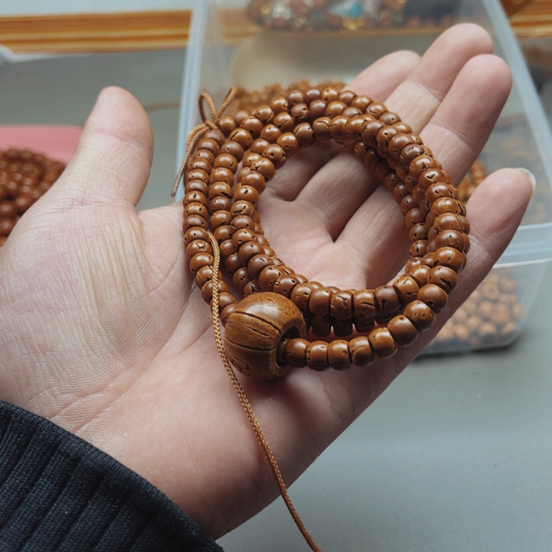 桃核吊坠随*桃核光柱