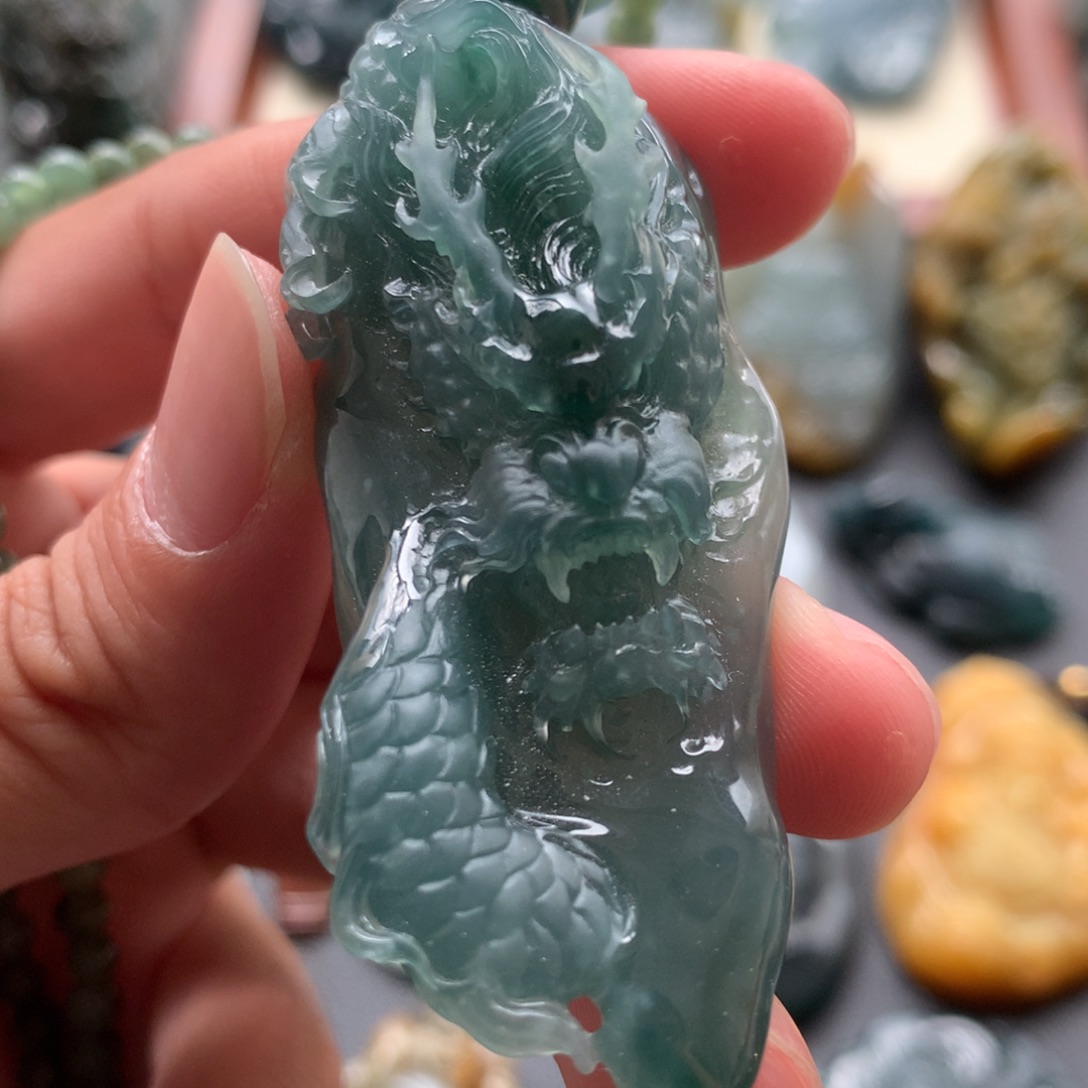 颈饰未镶嵌翡翠龙