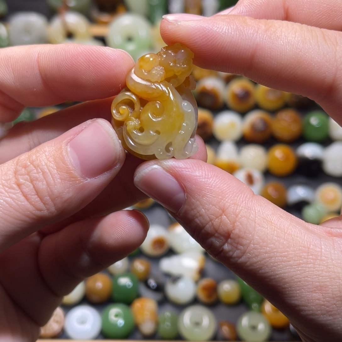 和田玉配饰未镶嵌凤*